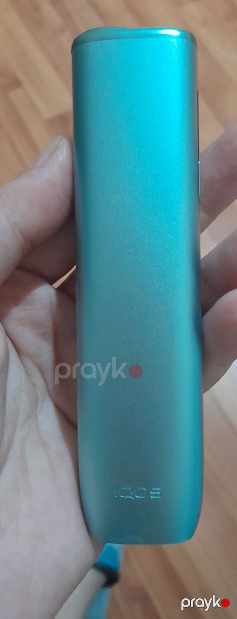 Iqos cihazı – Model M0033, firuzəyi rəng - Brend loqosu: Iqos — Bakı