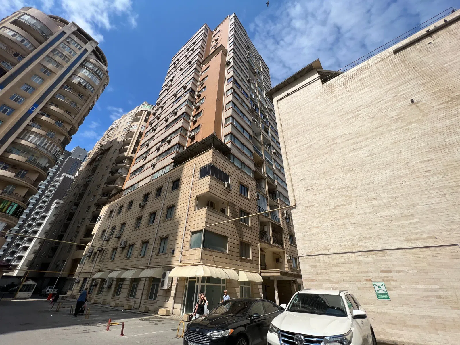 3 otaqlı mənzil 130 m² satılır — Bakı