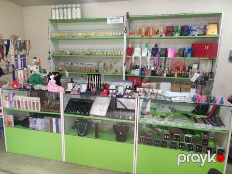 Magaza vitirinleri Parfum Bijuteriya suviner ref Herseye yararlidir — Mehdiabad