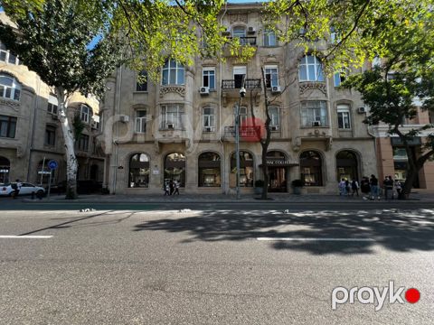 Satılır 4 otaqlı köhnə tikili 200 m² — Bakı