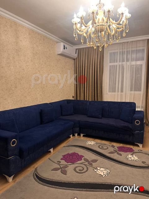 Divan 450 azn əla vəziyyətdədi ölçi 5 in 1metrə Açlır Bazaldı — Bakı