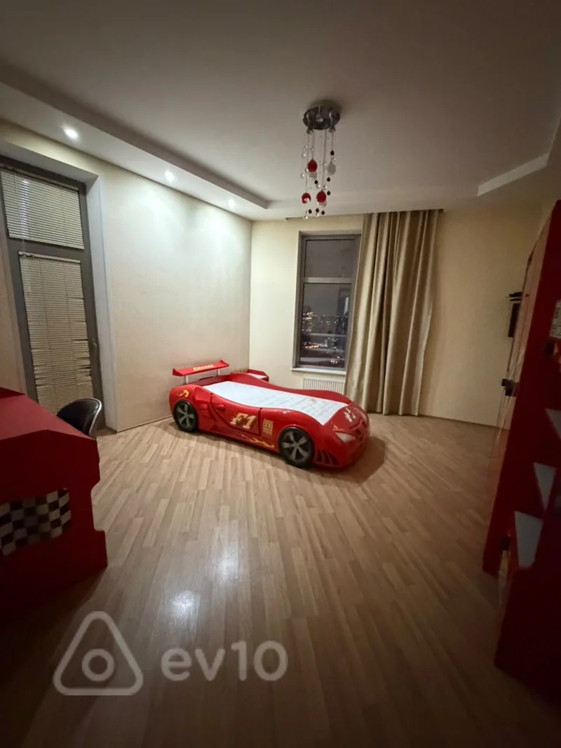 4 otaqlı mənzil, 200 m², nizami metro — kirayə — Mənzil, Bakı (3)