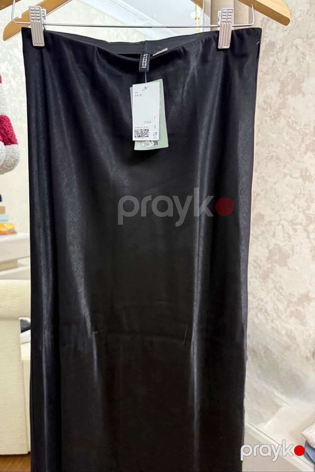 H&M – Qara midi ətək - Model: Midi Etek (şəkildəki H&M — Şəxsi əşyalar, Bakı (2)