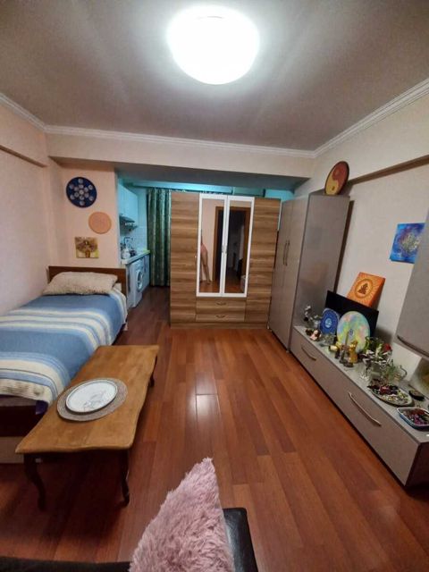 Satılır 1 otaqlı köhnə tikili 35 m² — Bakı