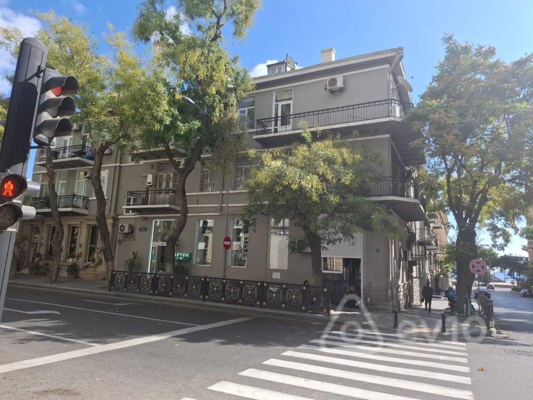 6 otaqlı mənzil, 200 m², Şeyx Şamil — Mənzil, Bakı (2)