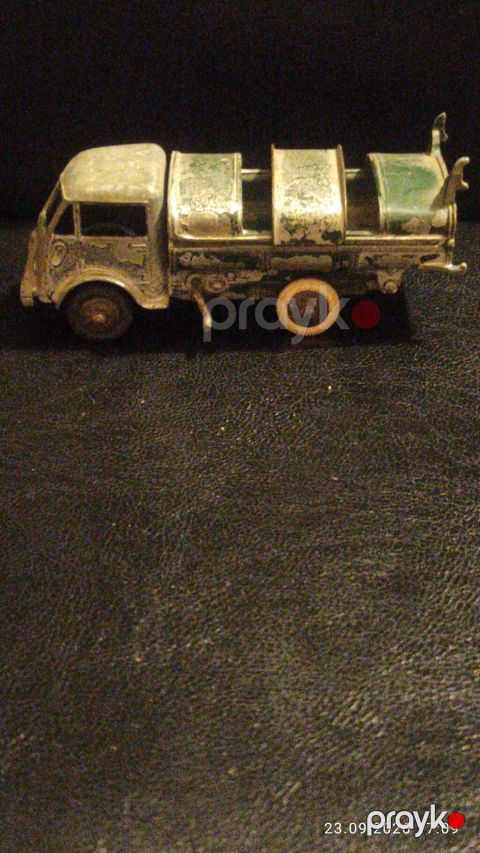 Kolleksiya üçün metal oyuncaq maşın – Dinky Toys France, Meccano — Bakı