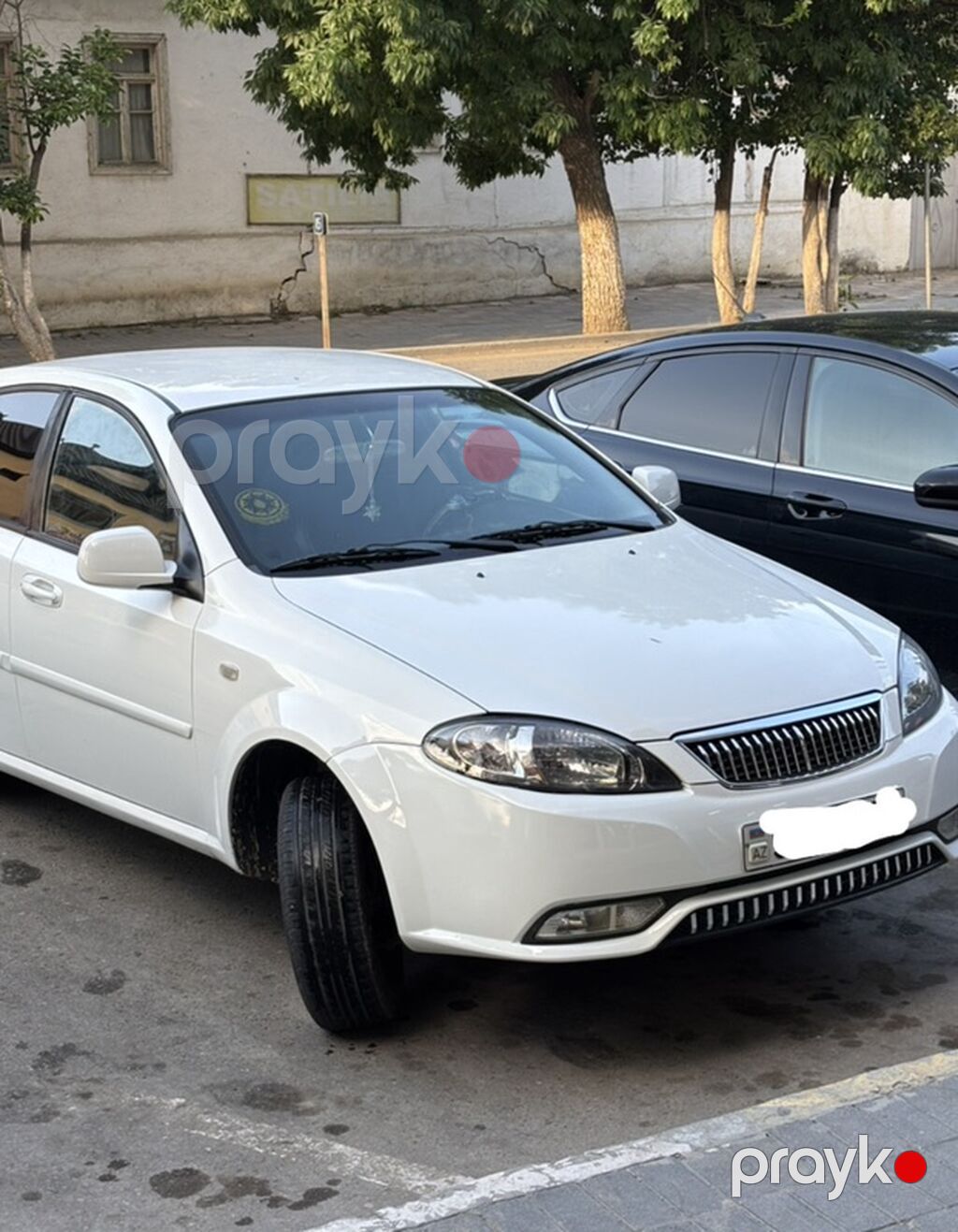 Ağ rəngli sedan – 4 qapılı, komfortlu və qənaətcil şəhər avtomobili — Avtomobillər, Şabran (2)