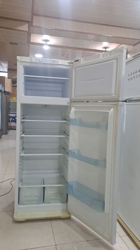 İki qapılı soyuducu (üstdə dondurucu) - Rəng: ağ - Qapı düzümü: üstdə — Digah