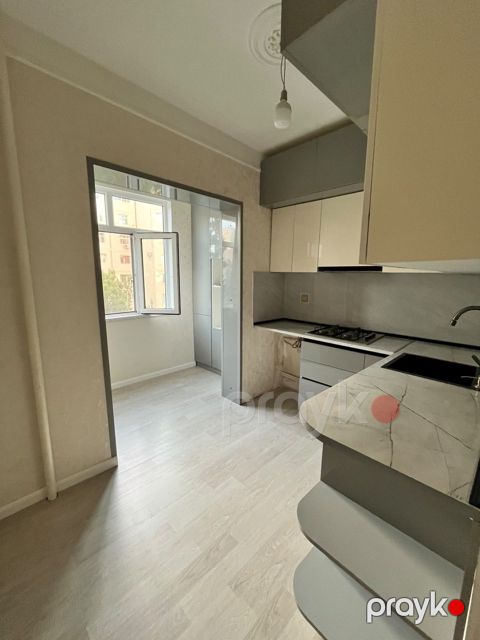 Satılır 2 otaqlı köhnə tikili 60 m² — Bakı