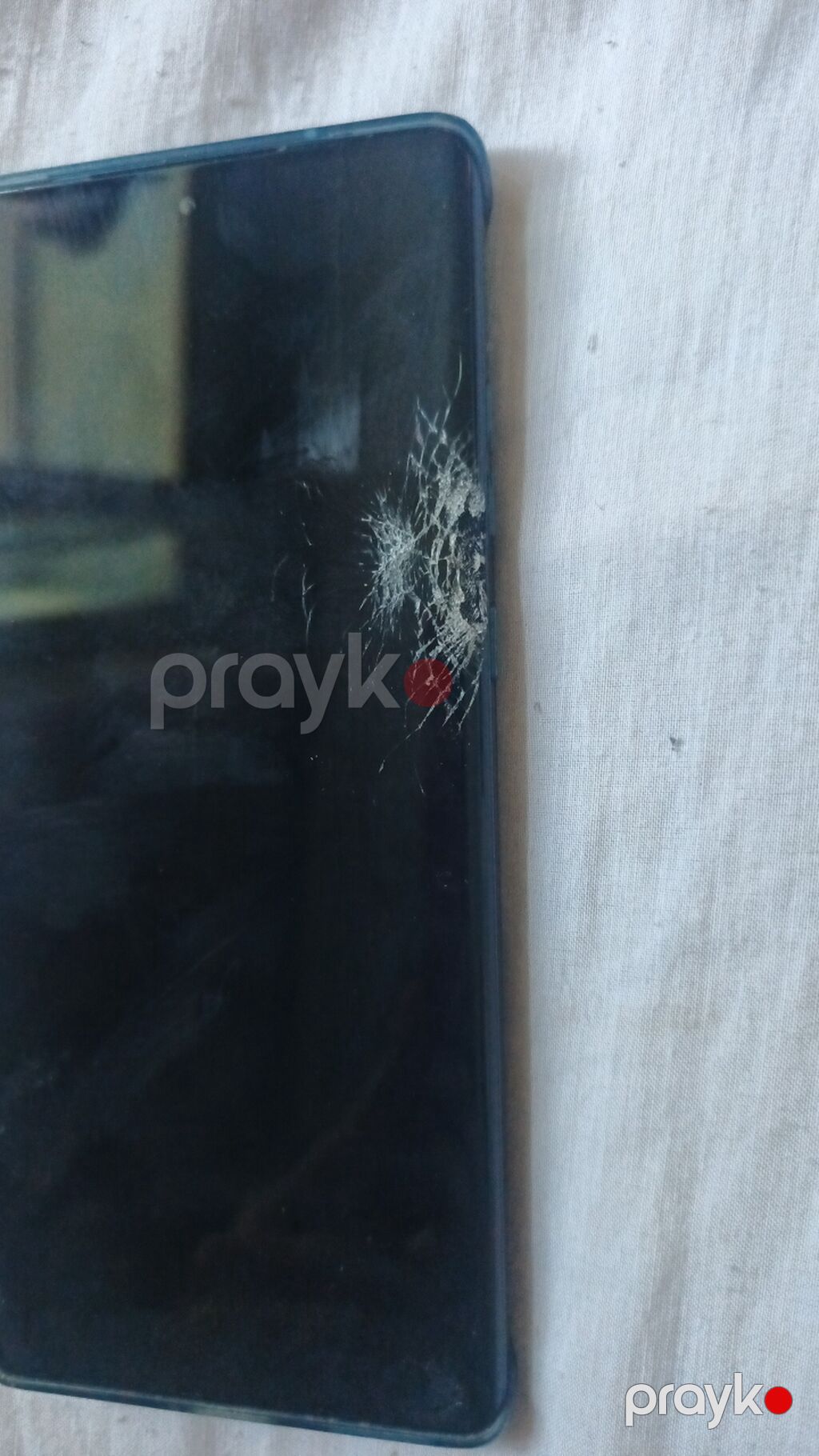 Smartfon – tam ekranli, ön kamera üçün mərkəzdə puncture (delik) tipli — Digər smartfonlar, Saray (2)
