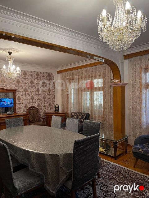 Satılır 4 otaqlı köhnə tikili 120 m² — Bakı