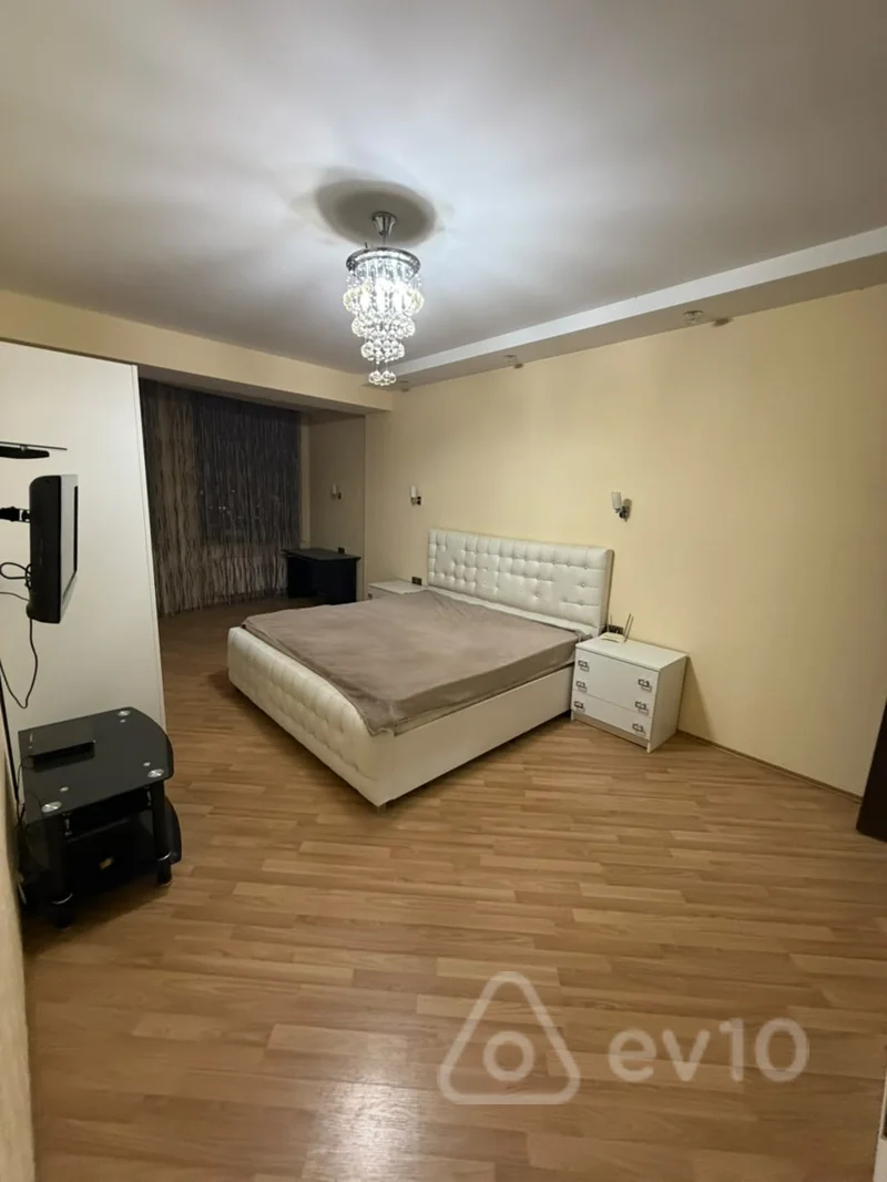 4 otaqlı mənzil, 200 m², nizami metro — kirayə — Mənzil, Bakı (5)