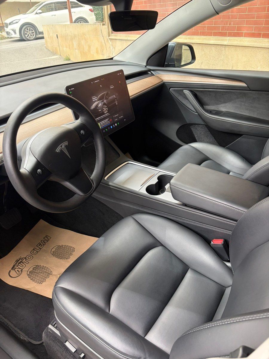 Tesla Model Y icərəsi — Avtomobil icarəsi, Bakı (4)