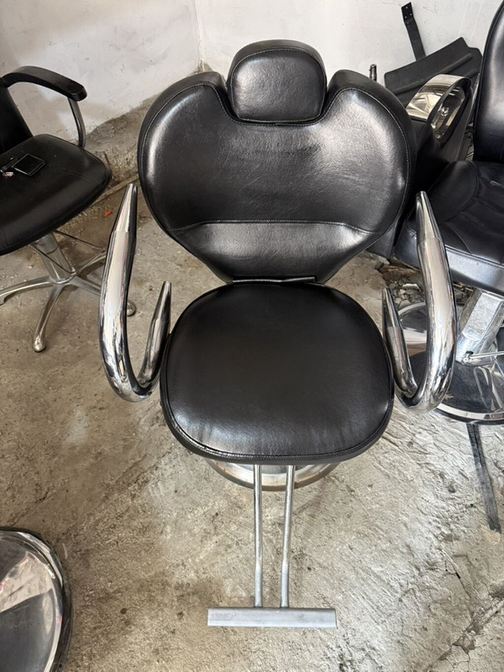 Peşəkar bərbər/kosmetologiya kreslosu - Material: qara rəngli — Kreslo, Digah (8)