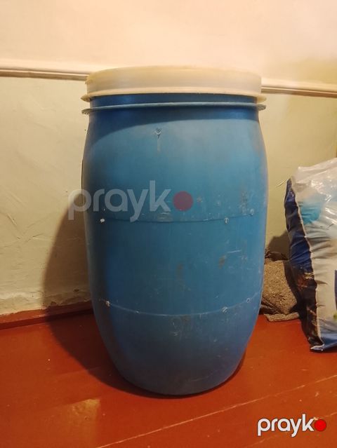 Plastik barrel – mavi rəngli, yuxarıdan çıxarılan ağ qapaqlı. Texniki — Gəncə