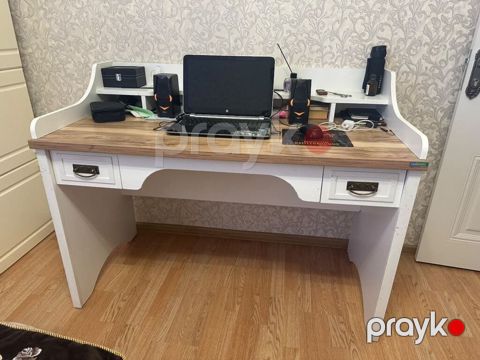 Yazi masasi satilir Qiymet 115 man İl yarım olar 300 manata alınıb — Bakı
