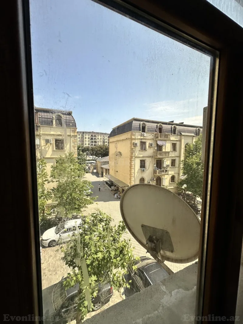Satılır 2 otaqlı Mənzil Köhnə tikili 74 m² Bakı, Abşeron r — Bakı