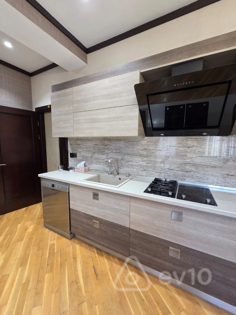 3 otaqlı mənzil, 136 m², Təbriz küçəsi — kirayə — Mənzil, Bakı (7)