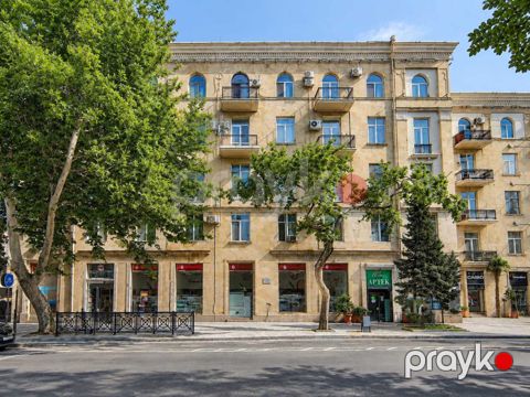 Satılır 3 otaqlı köhnə tikili 80 m² — Bakı