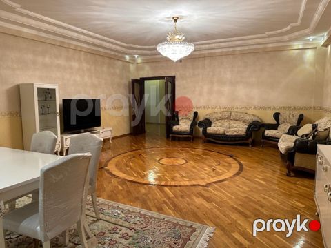 Satılır 5 otaqlı yeni tikili 250 m² — Bakı