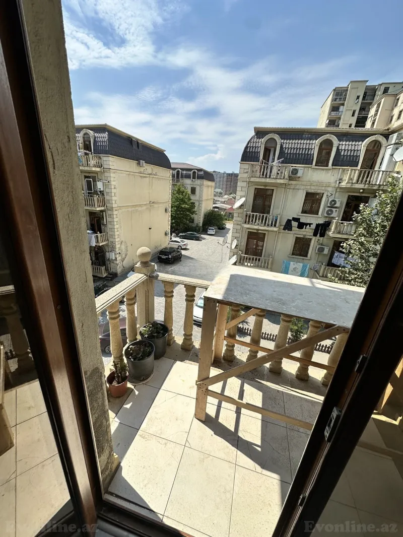 Satılır 2 otaqlı Mənzil Köhnə tikili 74 m² Bakı, Abşeron r — Mənzil, Bakı (8)