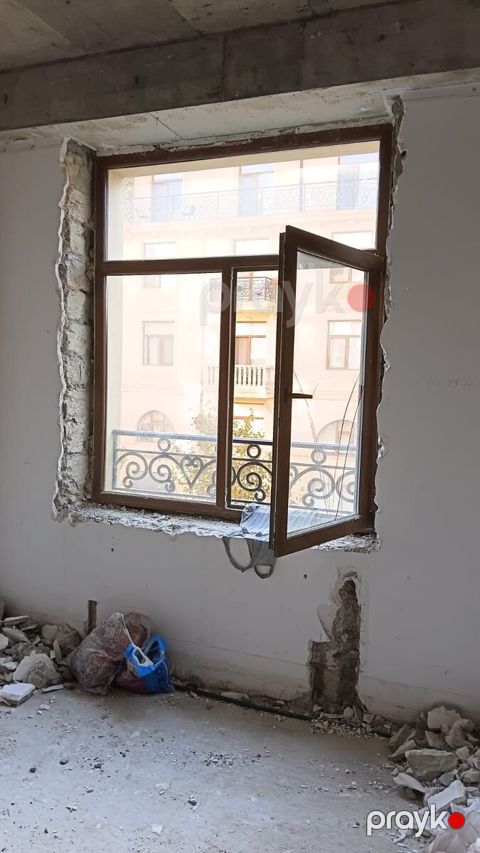 Pəncərə və qapı — Bakı
