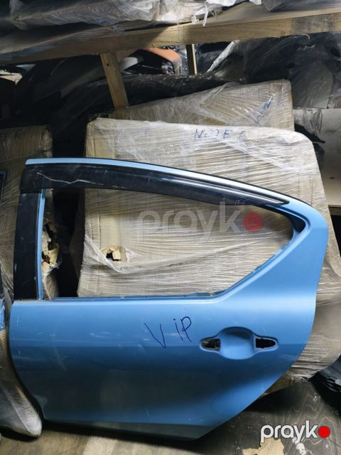 Toyota Aqua qapısı — Bakı