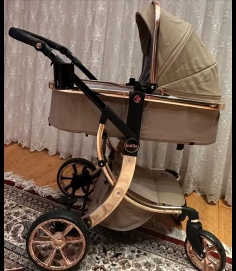 Araba yaxsu veziyyetde quymet son.Unvan Azqdluq oturaq uzanjqli olur — Strollers