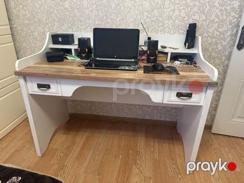 Yazi masasi satilir Qiymet 115 man İl yarım olar 300 manata alınıb — Mehdiabad