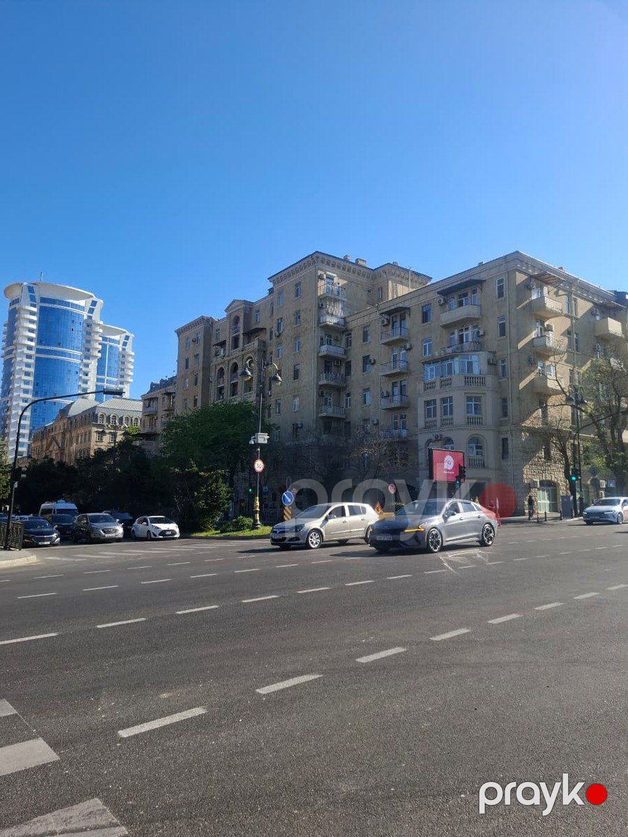 Satılır 5 otaqlı köhnə tikili 200 m² — Mənzil, Bakı (2)