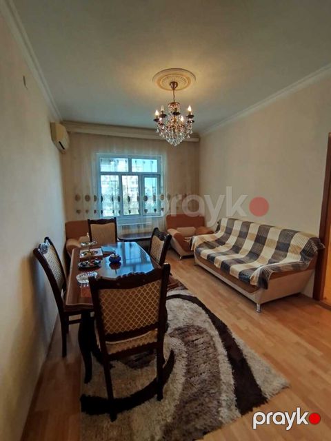 Satılır 4 otaqlı köhnə tikili 104 m² — Bakı