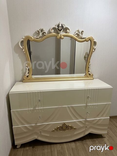 Mebellər satılır qorka 2ədəddir. Təmiz qoz ağacıdır. Real — Bakı