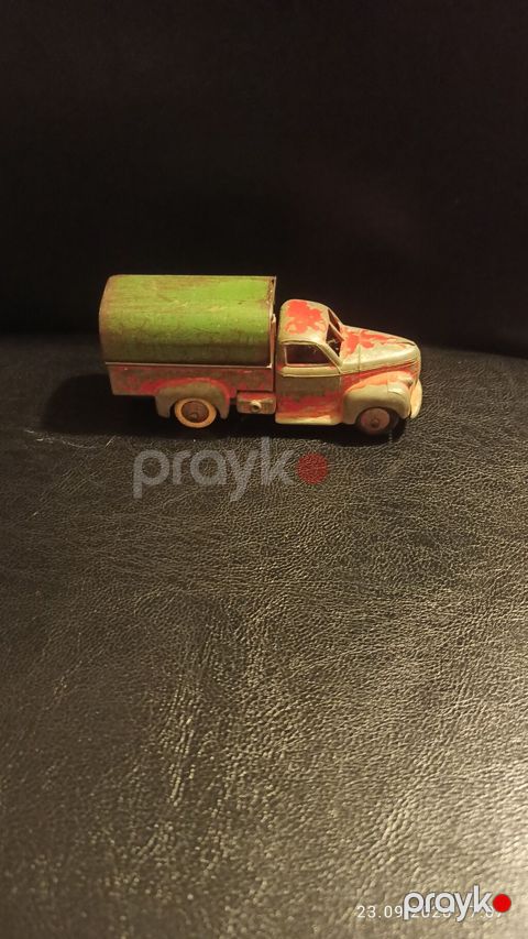 Kolleksiya üçün metal oyuncaq yük maşını 1940 il Fransa dəmir korpus — Bakı