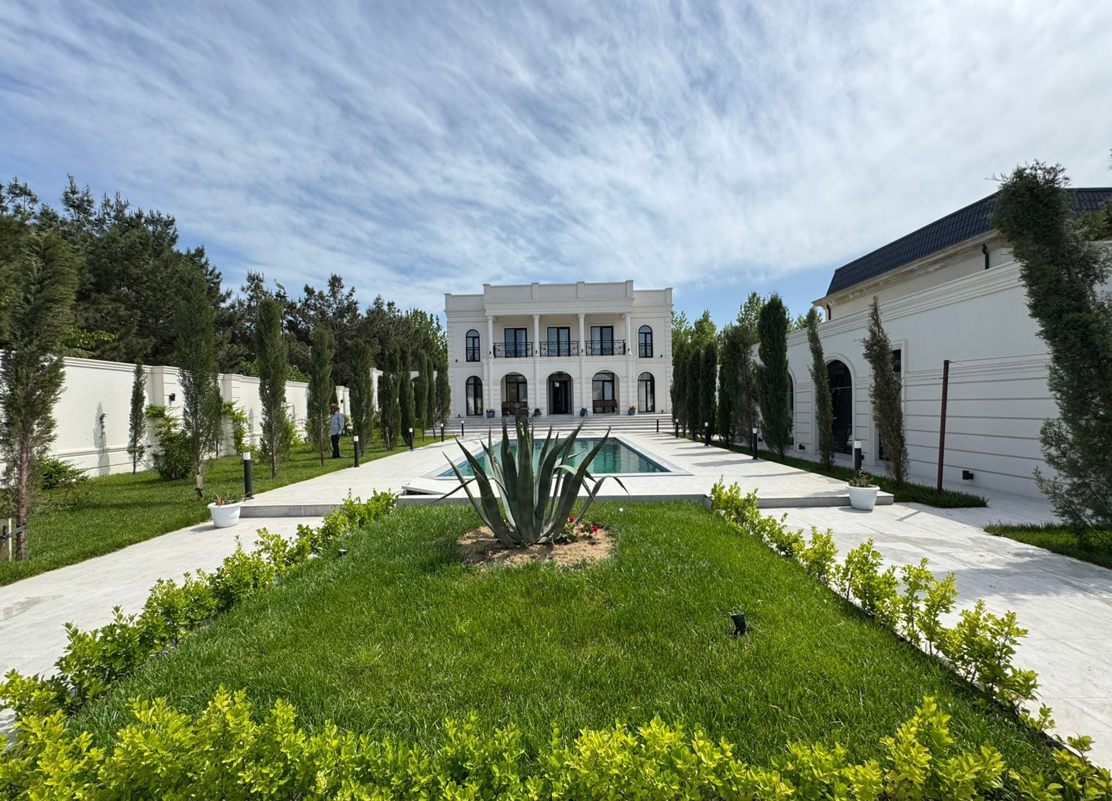 7 otaqlı həyət evi 350 m² satılır — Bakı