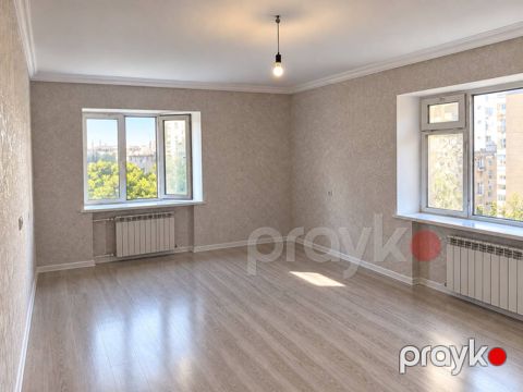 Satılır 2 otaqlı köhnə tikili 60 m² — Bakı