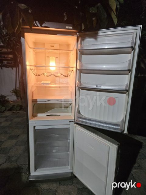 İki qapılı soyuducu (üst hissə soyuducu, alt hissə dondurucu) — Bakı