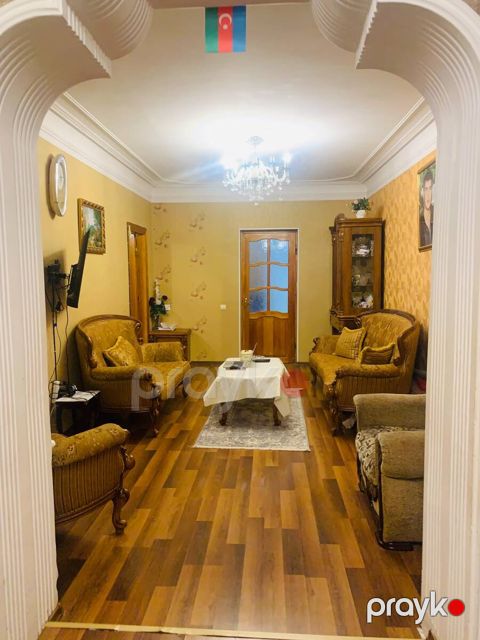 Satılır 5 otaqlı köhnə tikili 120 m² — Bakı