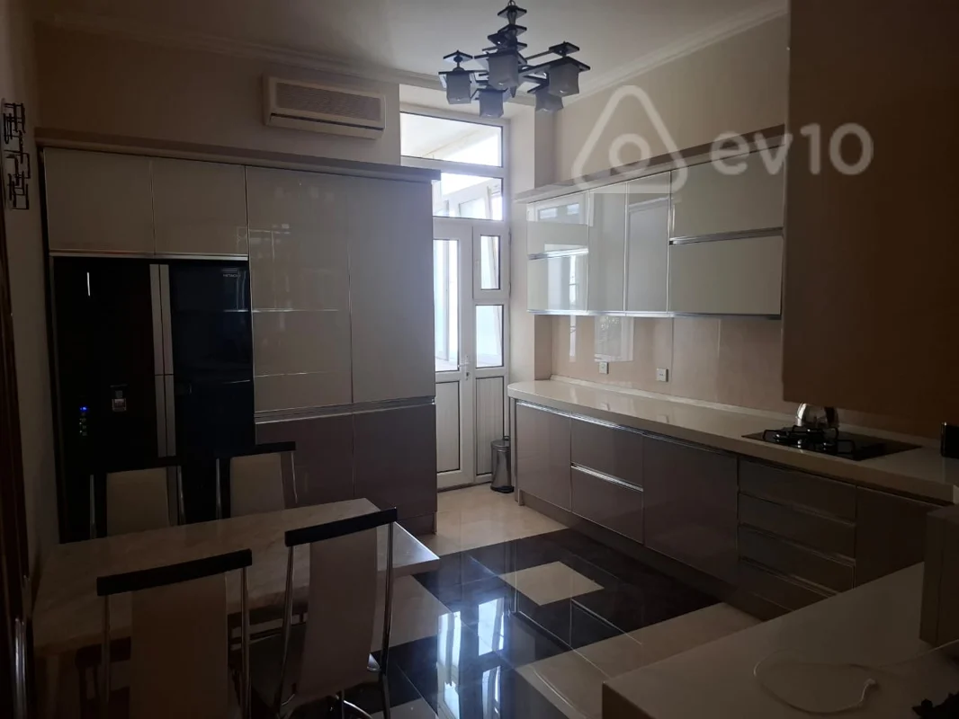 6 otaqlı mənzil, 200 m², Şeyx Şamil — Mənzil, Bakı (12)