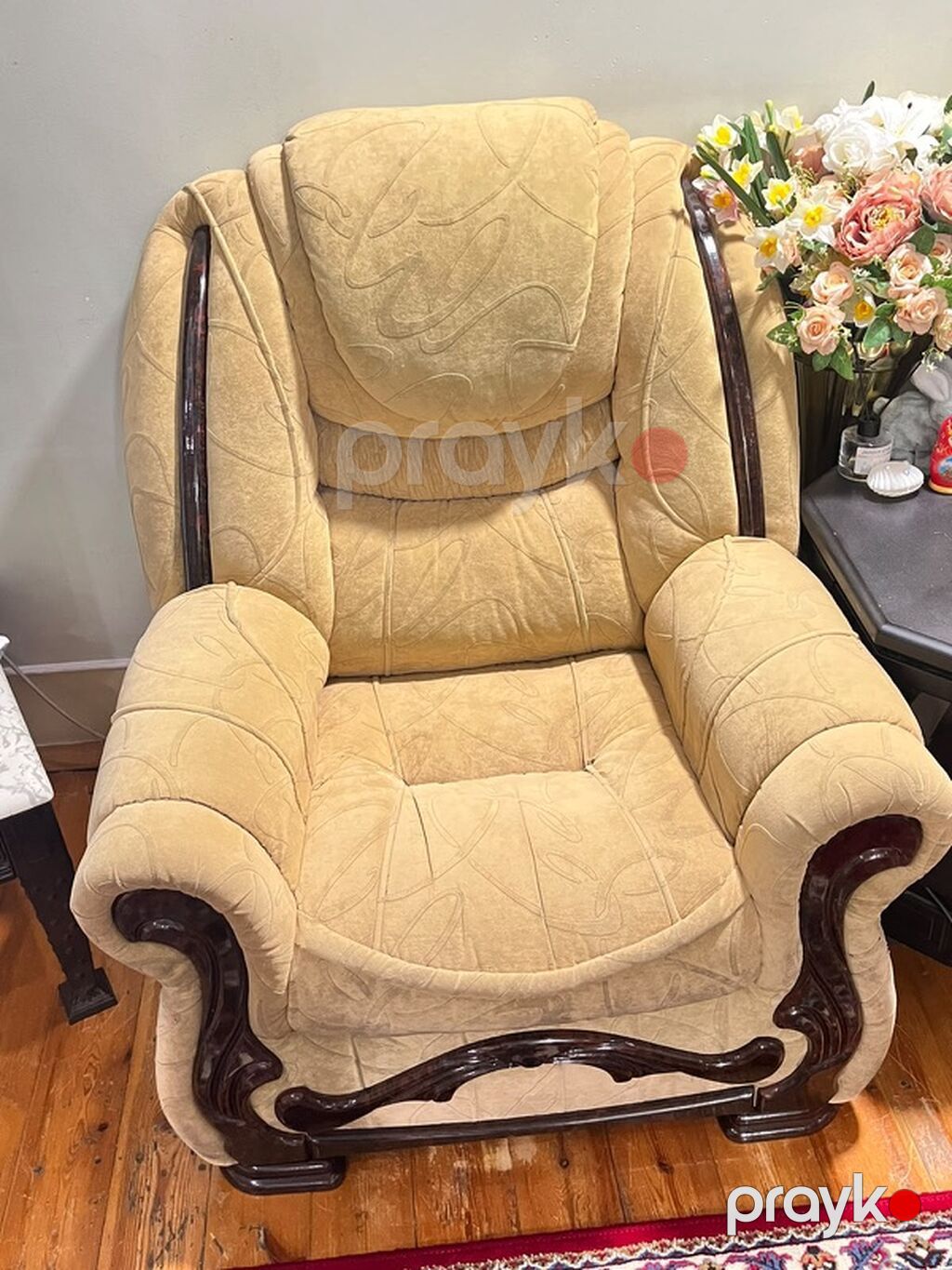 Bej rəngli yumşaq mebel dəsti - Komplekt: 3 nəfərlik divan + 2 ədəd — Yumşaq mobilya dəstləri, Masazır (3)