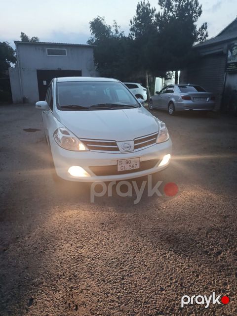 Nissan Tiida: 1.6 l 2008 il Sedan — Digah