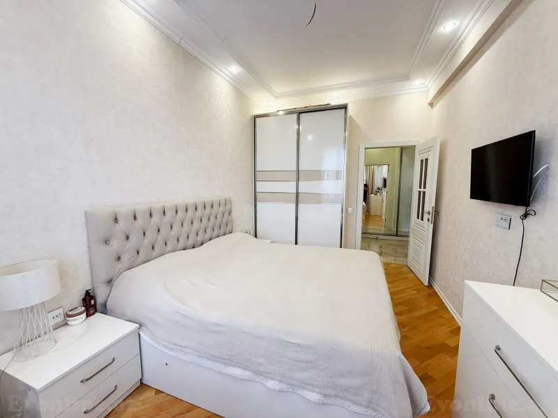 Satılır 3 otaqlı Mənzil Yeni tikili 71 m² Bakı, Yasamal r., İnşaatçılar m., Yeni Yasamal — Mənzil, Bakı (5)