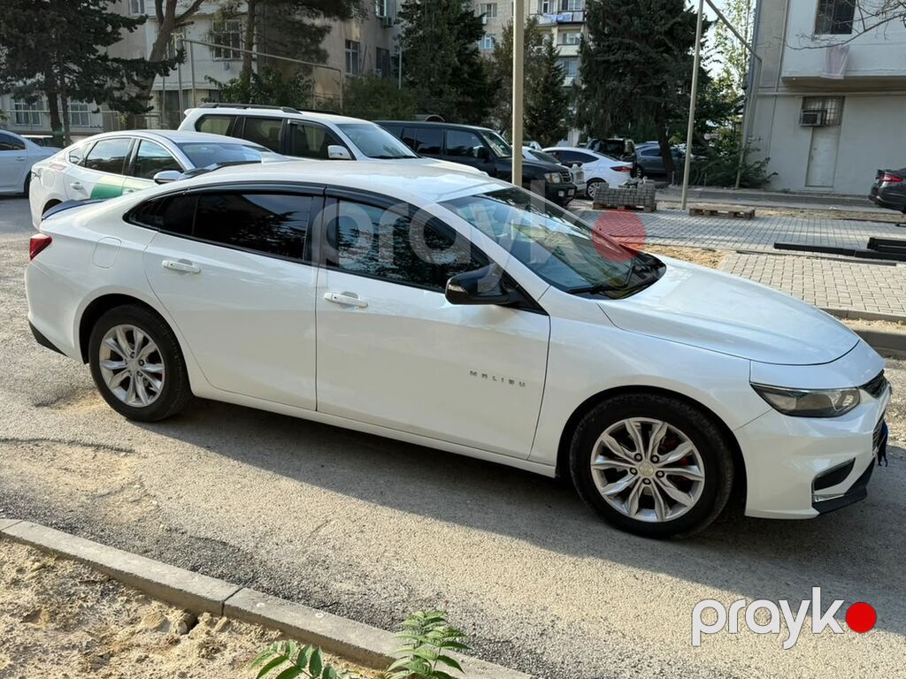 Chevrolet Malibu – ağ rəngli, sedan kuzov. Xüsusiyyətlər — Avtomobillər, Bakı (3)