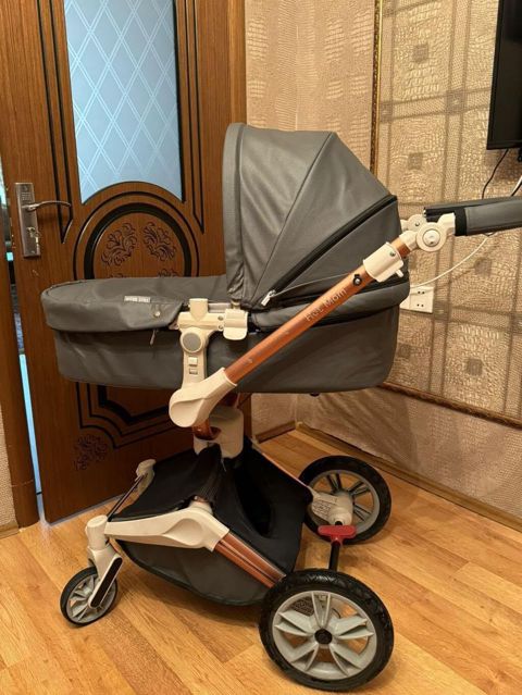 Hot Mom kalyaska 180 azn satilir iki hisseden ibaretdir yaxwi — Strollers