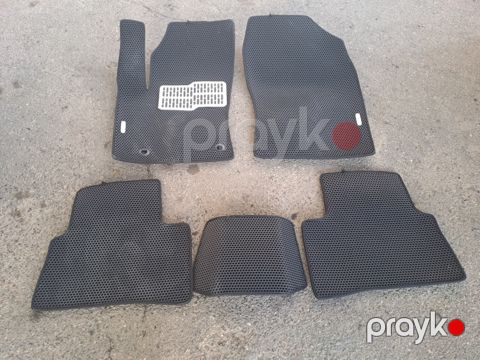 Toyota Corolla Cross ayaqaltıları — Bakı