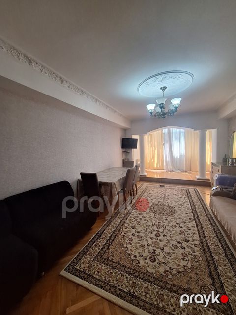 Satılır 2 otaqlı köhnə tikili 85 m² — Bakı