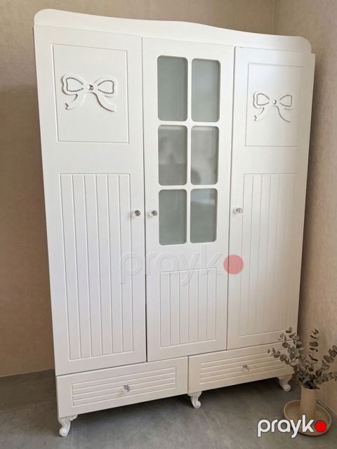 Dolab 220 azn satilir dolab yaxsi vezyetedr kocle elaqede satlr — Bakı
