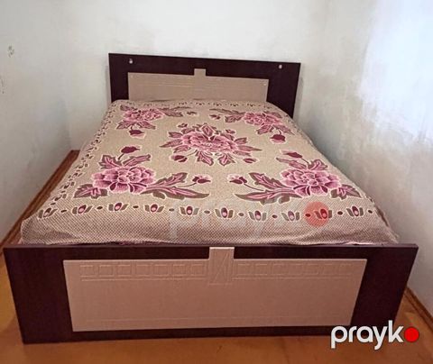 Taxt satılır 200 azn.Embawood'dan alınıb.Təzədir.Matrası var,o da — Bakı