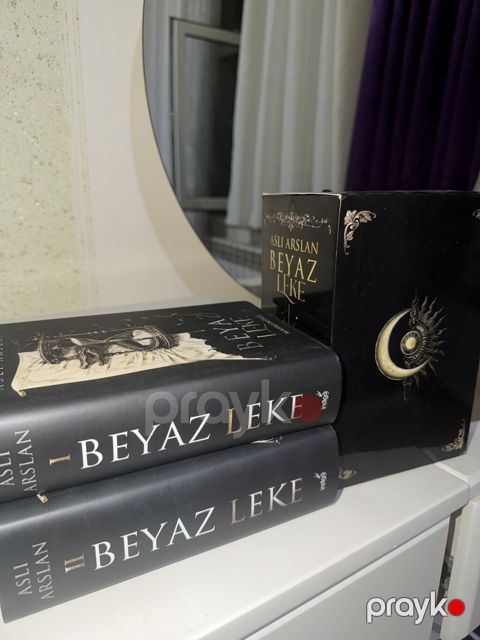 Beyaz leke-Aslı Arslan.Qutulu set.İki kitabı da mövcuddur.İçinde — Masazır