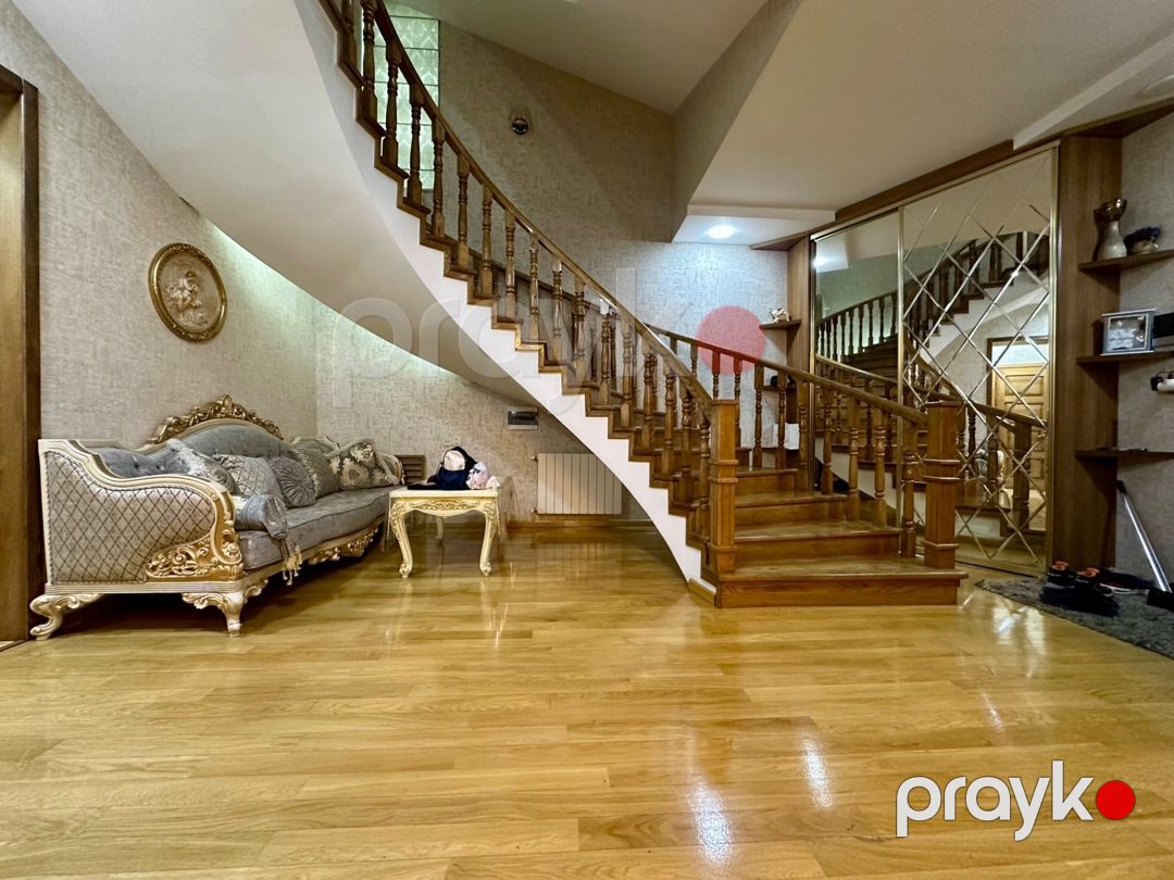 Villa, R.Rüstəmov küç — Ev, villa, Bakı (10)