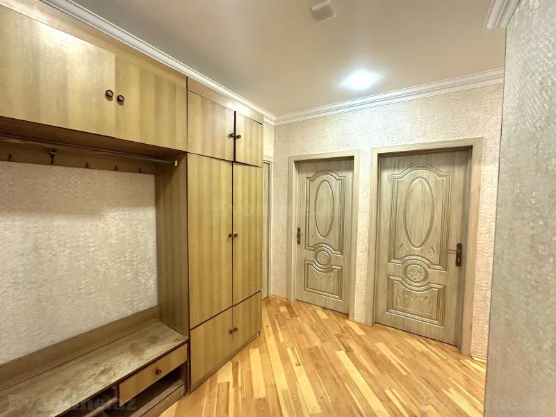 Satılır 3 otaqlı Mənzil Köhnə tikili 80 m² Bakı, Binəqədi r., Azadlıq prospekti m., 7-ci mikrorayon — Bakı